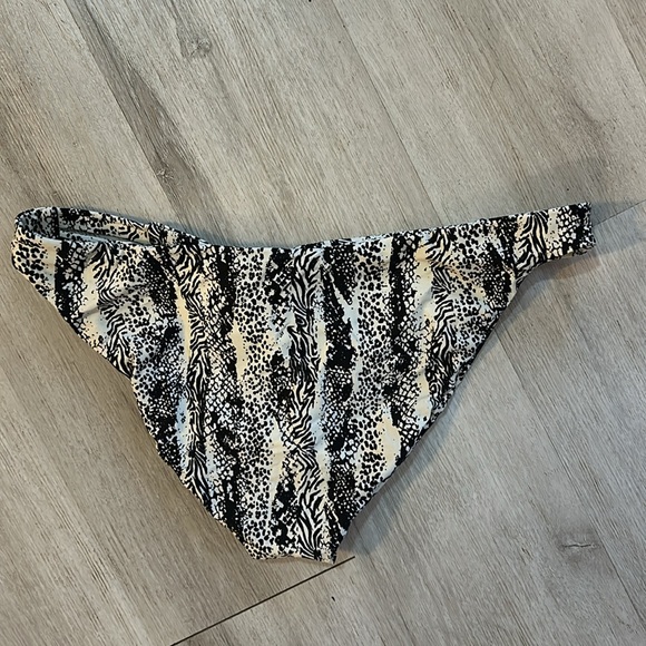 VOLCOM SPIRIT ANIMAL HIPSTER BIKINI BOTTOM - BLACK - Picture 8 of 8